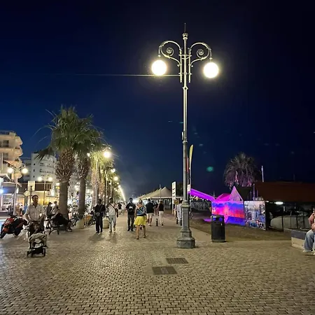 Stelia's Seagate Apt. * Larnaca