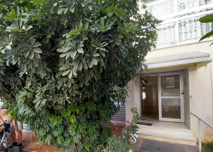 Stelia's Seagate Apt. *