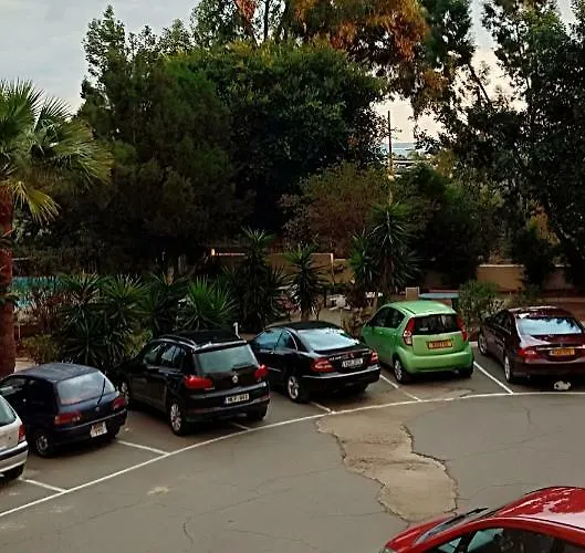 Stelia's Seagate Apt. *